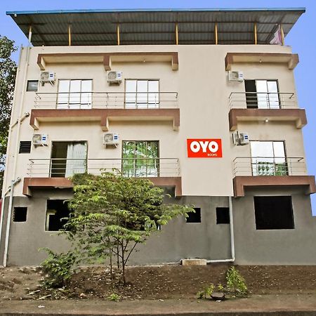 OYO 70016 Om Sai Ram Residency Taloje Budrukh Exterior foto