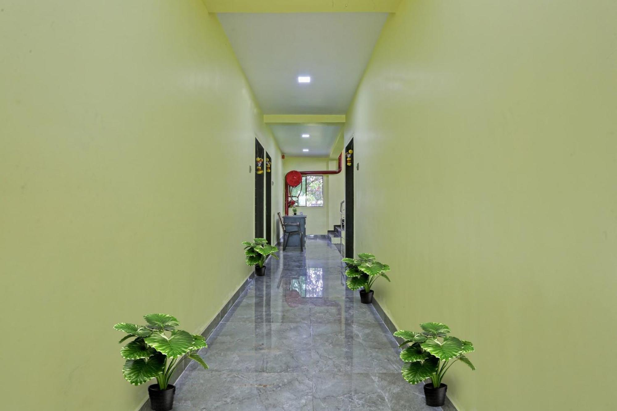OYO 70016 Om Sai Ram Residency Taloje Budrukh Exterior foto
