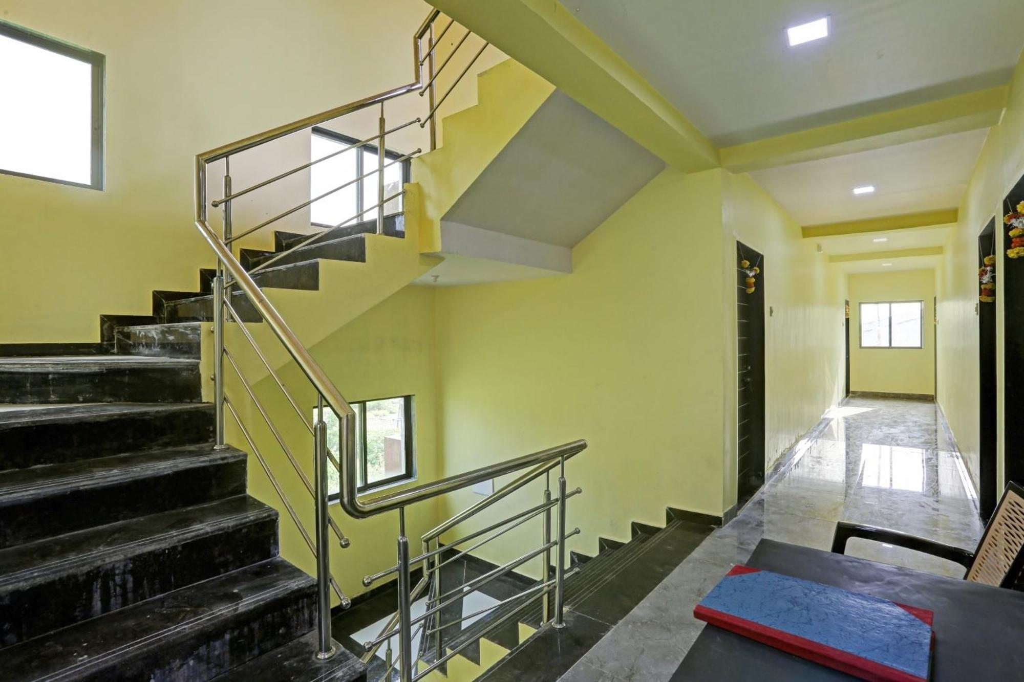 OYO 70016 Om Sai Ram Residency Taloje Budrukh Exterior foto
