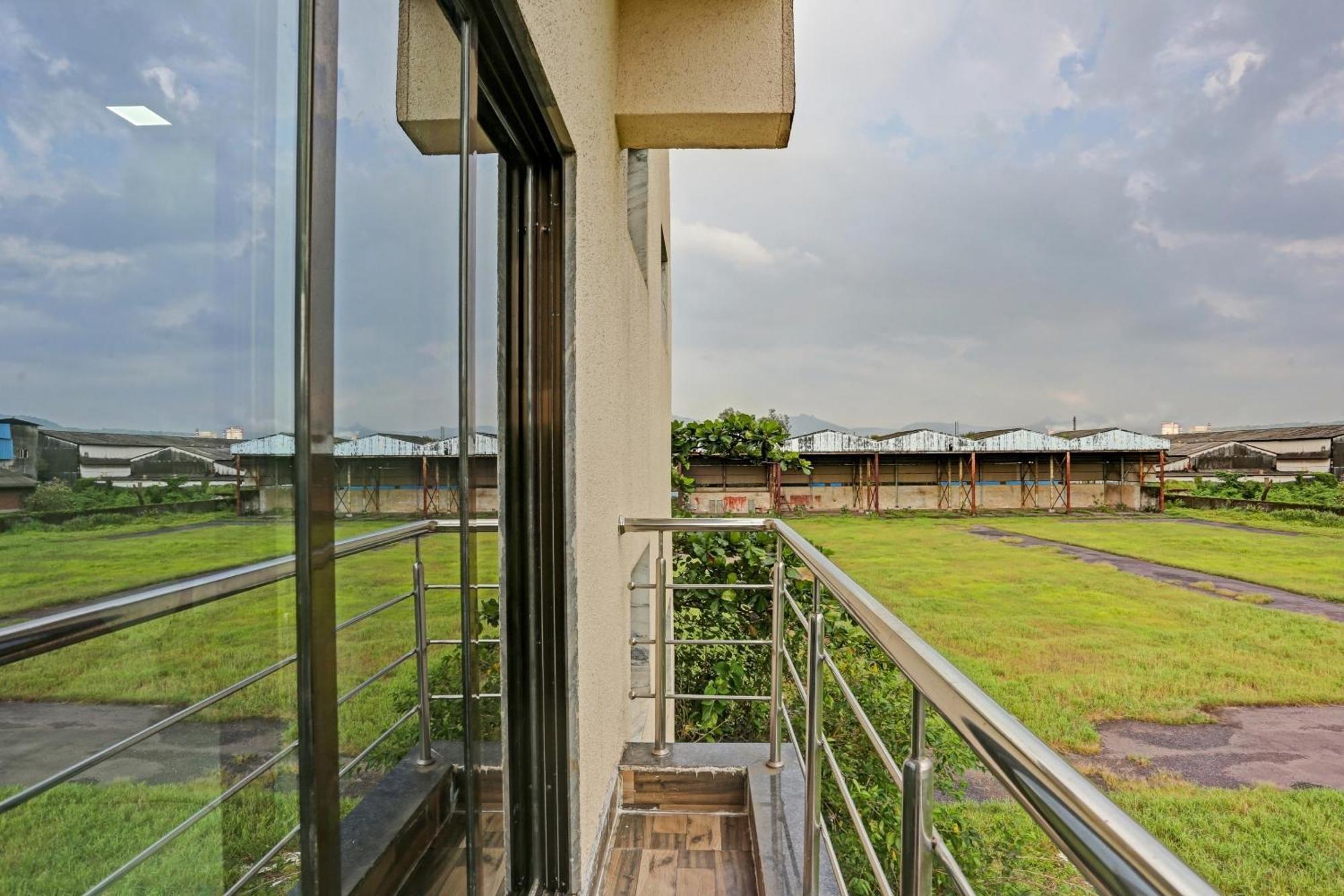 OYO 70016 Om Sai Ram Residency Taloje Budrukh Exterior foto
