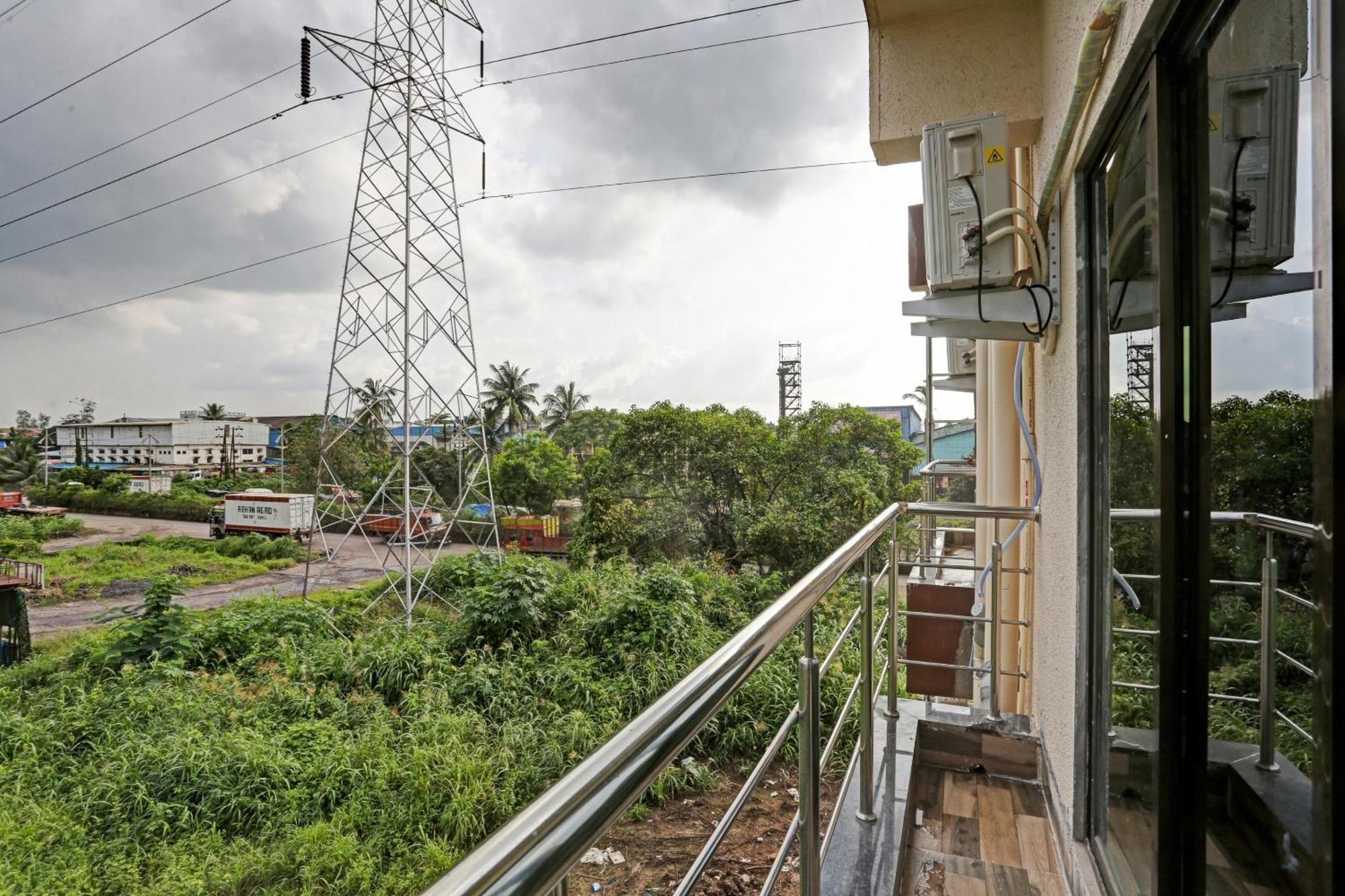 OYO 70016 Om Sai Ram Residency Taloje Budrukh Exterior foto